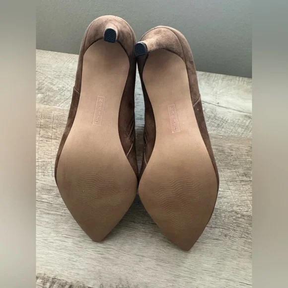 NWOB Steven New York - brown suede bootie with gold tone hardware - Picture 6 of 7